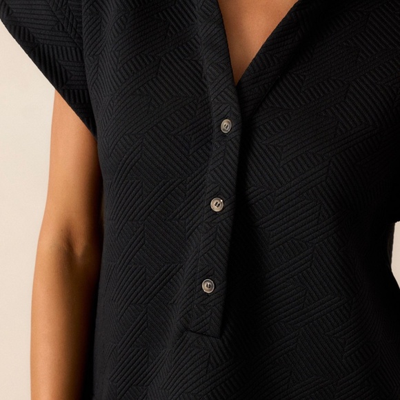 Red Dress Delightful Drape Black Short Sleeve Quilted Dress Size LL / Black - Picture 2 of 3